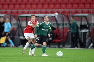 Josué retirado do autocarro do Legia e detido em Alkmaar