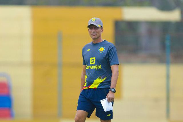 Alexandre Santos com grupo definido na Liga dos Campeões de África