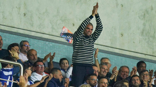 Pepe assiste ao FC Porto-SC Braga no Dragão