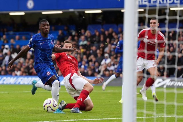 Premier League: NES trava Chelsea e Man. United volta a marcar passo