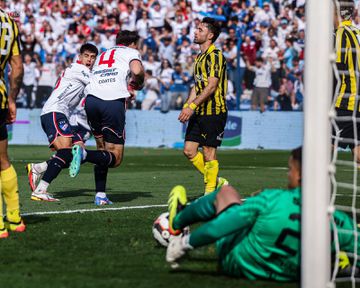 Coates marca e Nacional vence clássico contra Peñarol