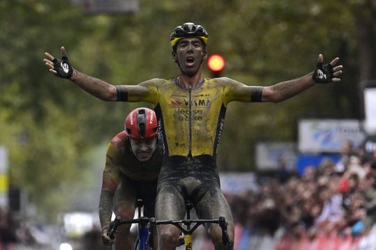 Christophe Laporte vence enlameada Paris-Tour