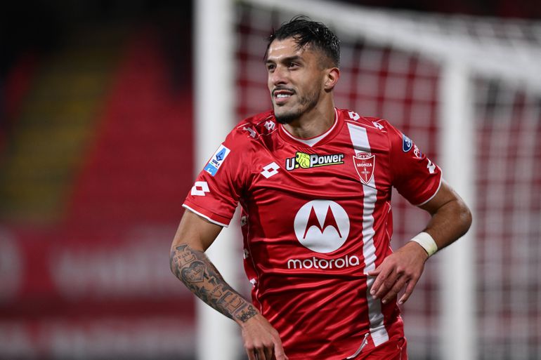 Parma pensa em avançado português para substituir Bonny