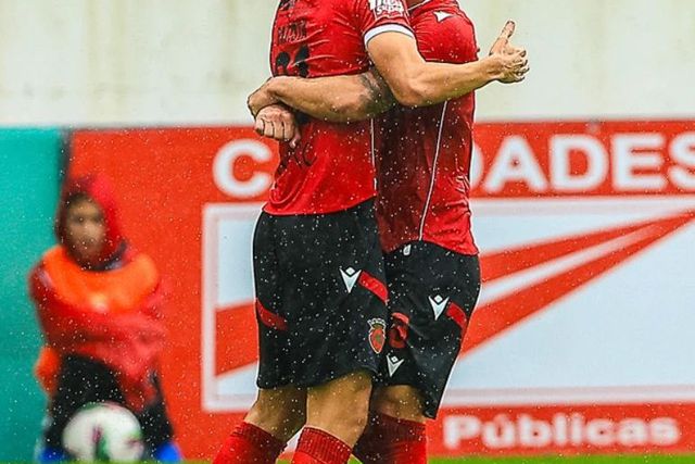 Líder Penafiel arrombou casa... e pôs trancas à porta