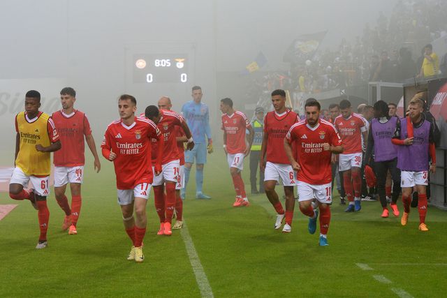 Jogadores do Benfica brincam com situação do nevoeiro