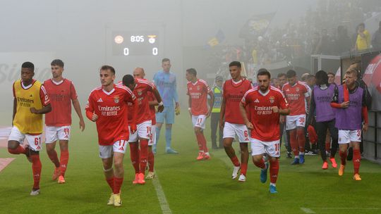 Jogadores do Benfica brincam com situação do nevoeiro