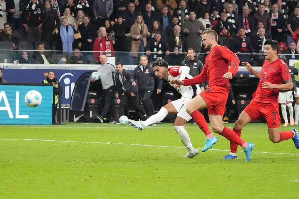 Jogo de loucos entre Bayern e Eintracht termina com um empate a três