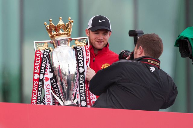 Filho de Rooney mostra a impressionante sala de troféus do pai