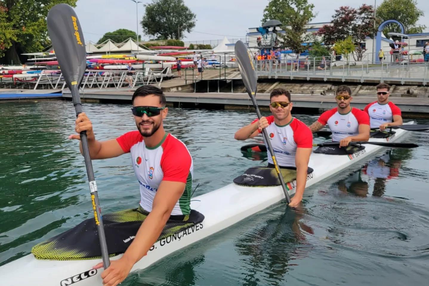A embarcação K4 500 que participou nos Mundiais de Milão de canoagem em 2025 promete lutar pelo pódio no Canadá         Foto FPC
