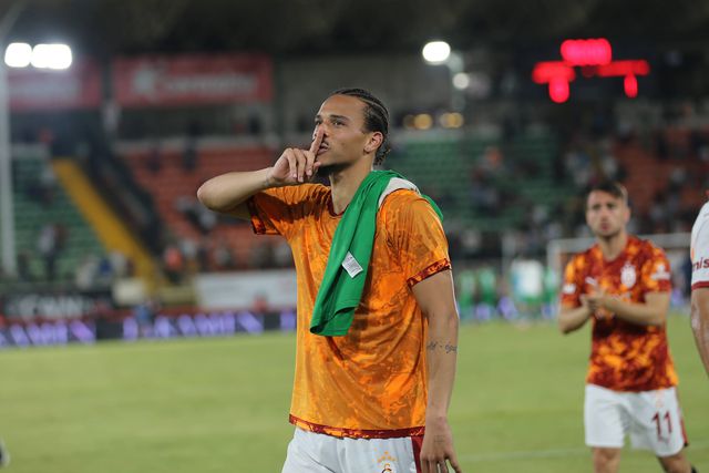 Sané confronta adeptos do Bayern no Oktoberfest depois de ser provocado