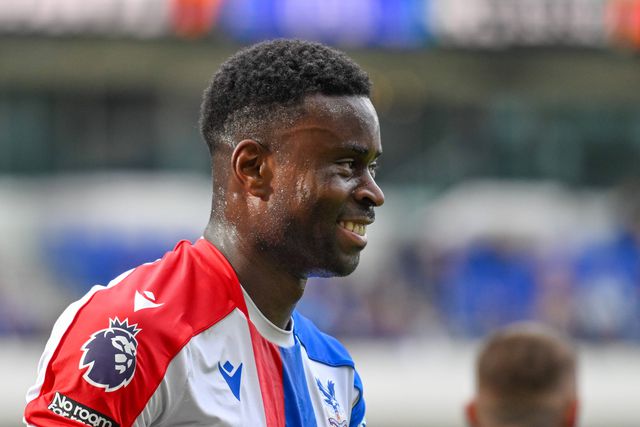 Marc Guehi esteve a um passo do Liverpool no último mercado, mas acabou por ficar em Londres