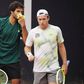O tenista austríaco Lucas Miedler e o português Francisco Cabral durante um torneio de Ténis na Suécia. Foto IMAGO