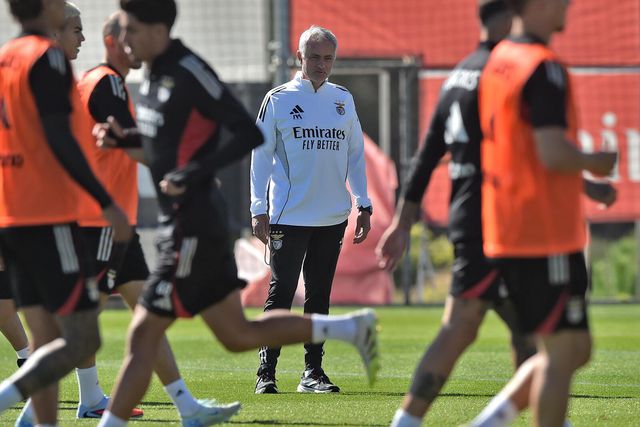 Benfica: Mourinho dá cinco dias de folga esta semana