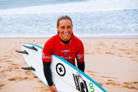 A surfista portuguesa Yolanda Hopkins bateu Gilmore, oito vezes campeão do Mundo. Foto Pedro Mestre/ANS