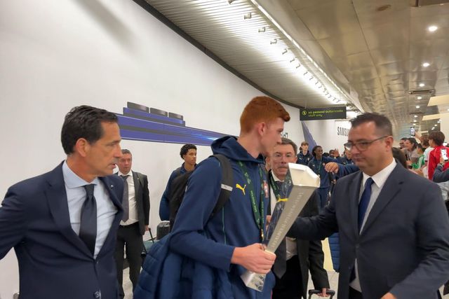 Receção apoteótica à Seleção sub-19 no Aeroporto de Lisboa