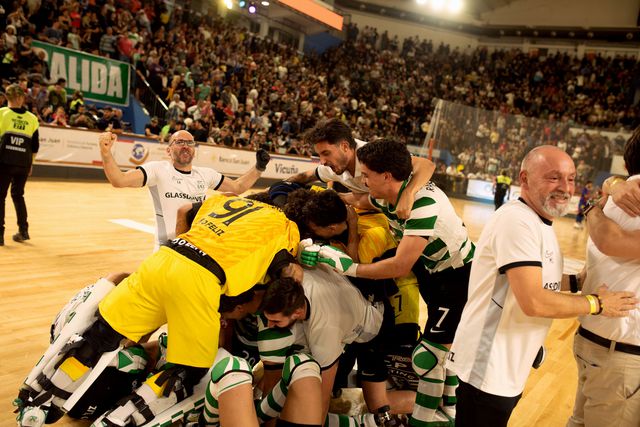 Sporting sagrou-se campeão do Mundo em hóquei em patins, ao vencer na Argentina, o Barcelona na final do Campeonato Mundial de Clubes de 2025. Foto World Skate