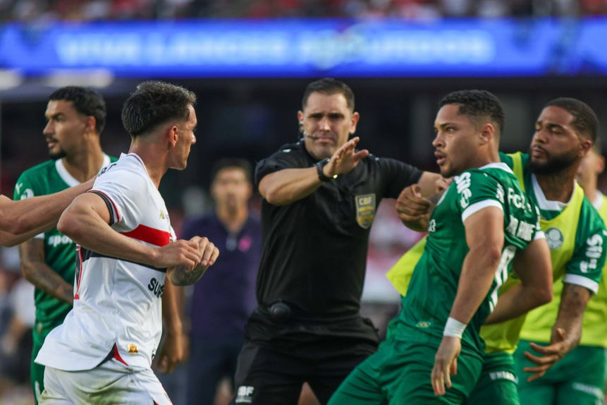 Tensão com Vitor Roque no São Paulo-Palmeiras