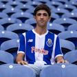 João Moreira assina contrato de formação com os dragões - Foto: FC Porto