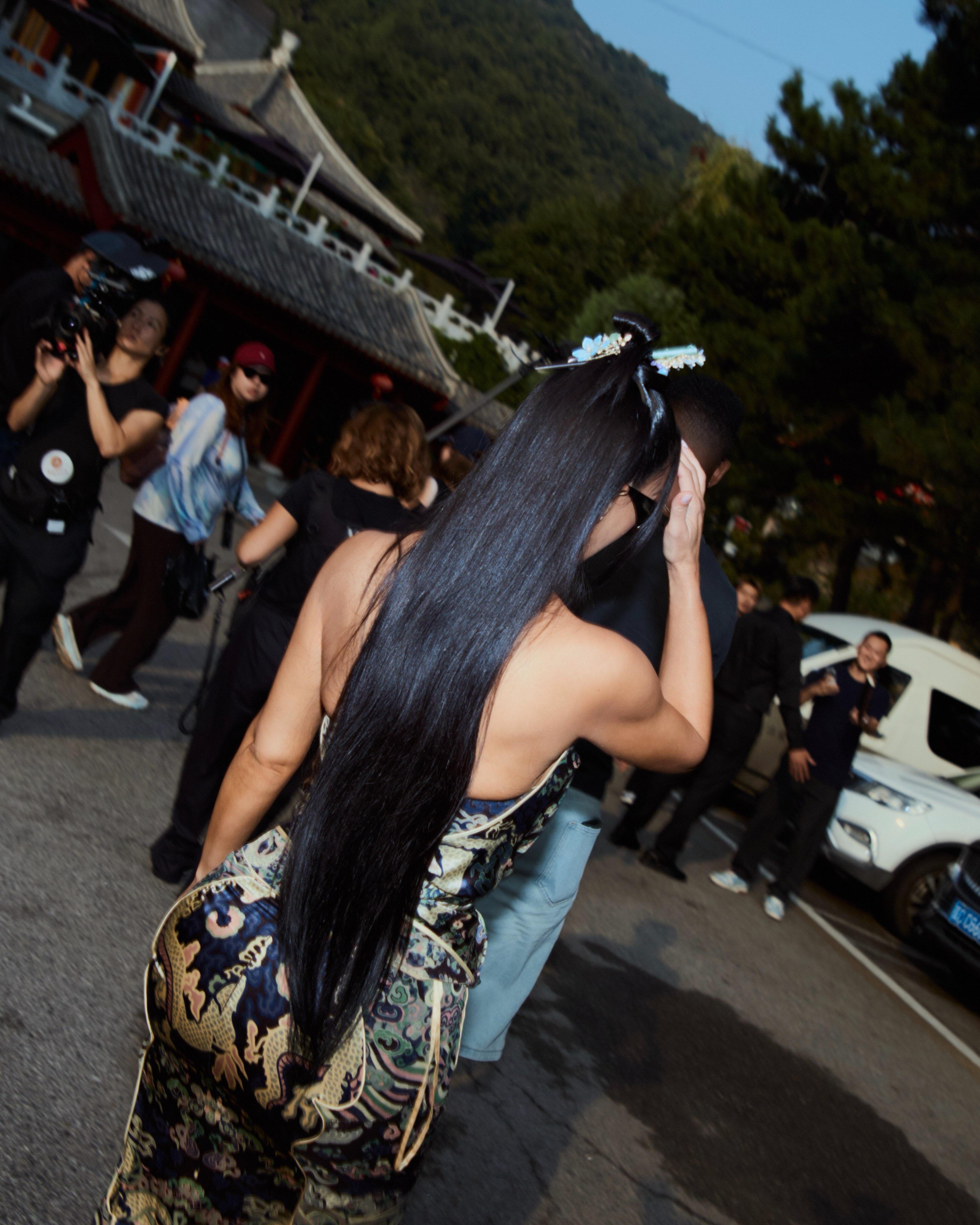 Kim Kardashian com a irmã Khloe e a mãe Kris Jenner na Grande Muralha da China - foto: Instagram