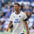 Krystian Bielik, médio internacional polaco de 28 anos do Cardiff City