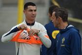 Cristiano Ronaldo com Ricardo Carvalho, que foi adjunto de Roberto Martínez na Seleção. Foto MIGUEL NUNES
