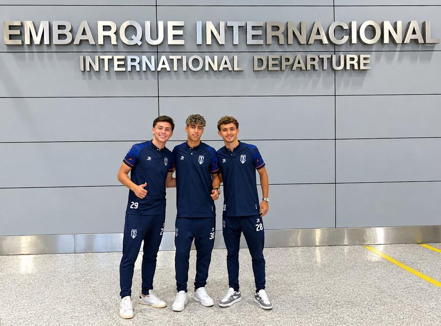Yan Gago, de 17 anos, Raphael Campos, de 16, e Pedro Arthur, de 15, fazem testes no Olival - Foto: Coimbra FC Porto