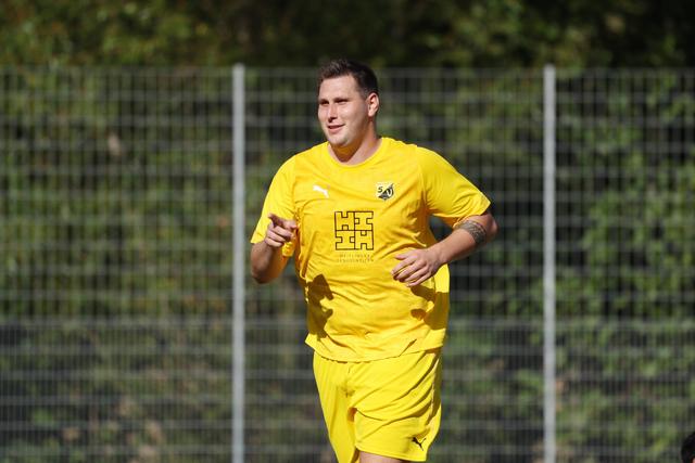 Nicklas Sule no SV Tiefenbach, equipa alemã da nona divisão