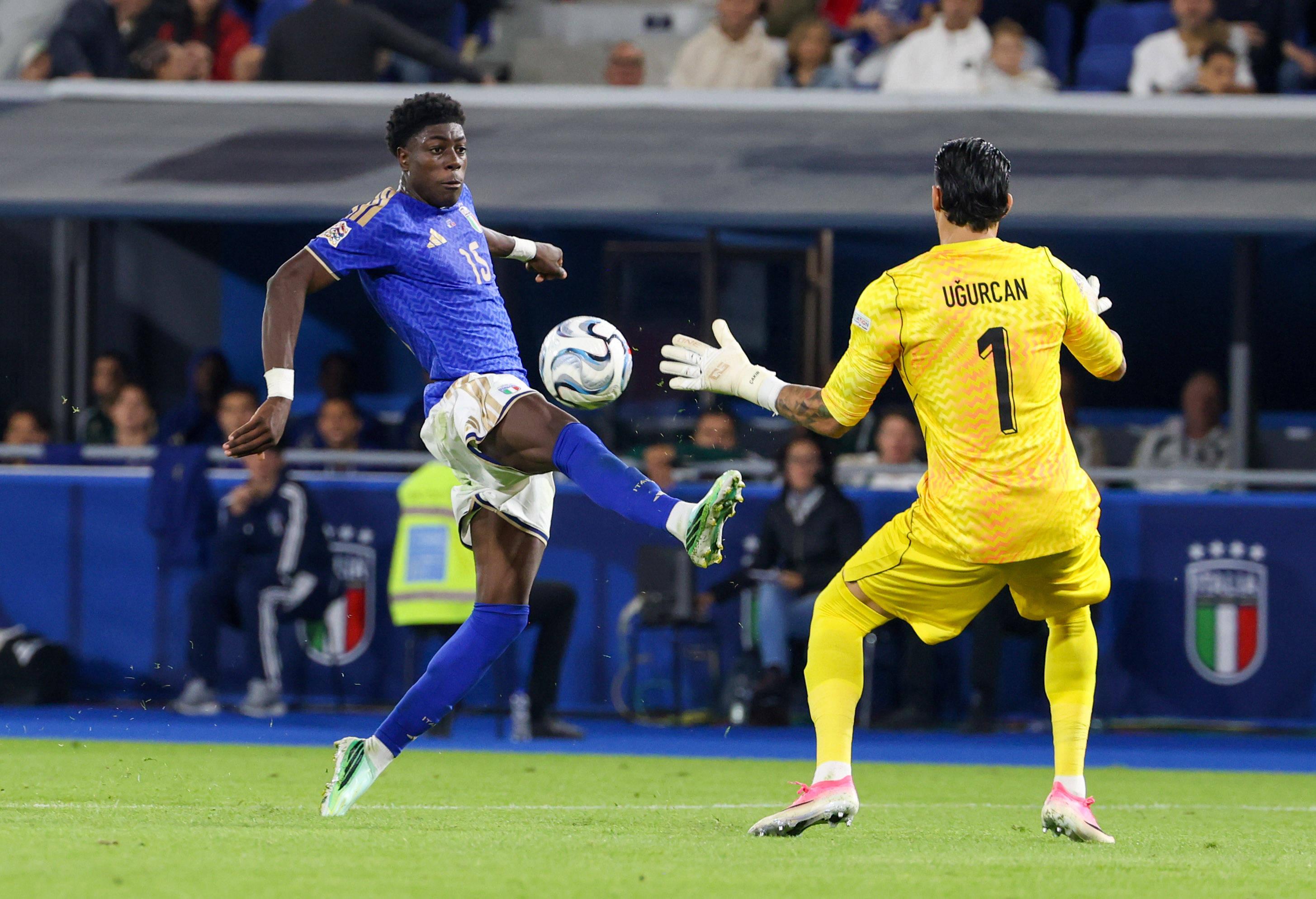 Issa Doumbia testou o guardião turco  Ugurcan Çakir