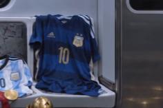 Aberto até de madrugada pelo 'goat': como o metro de Buenos Aires se despede de Messi