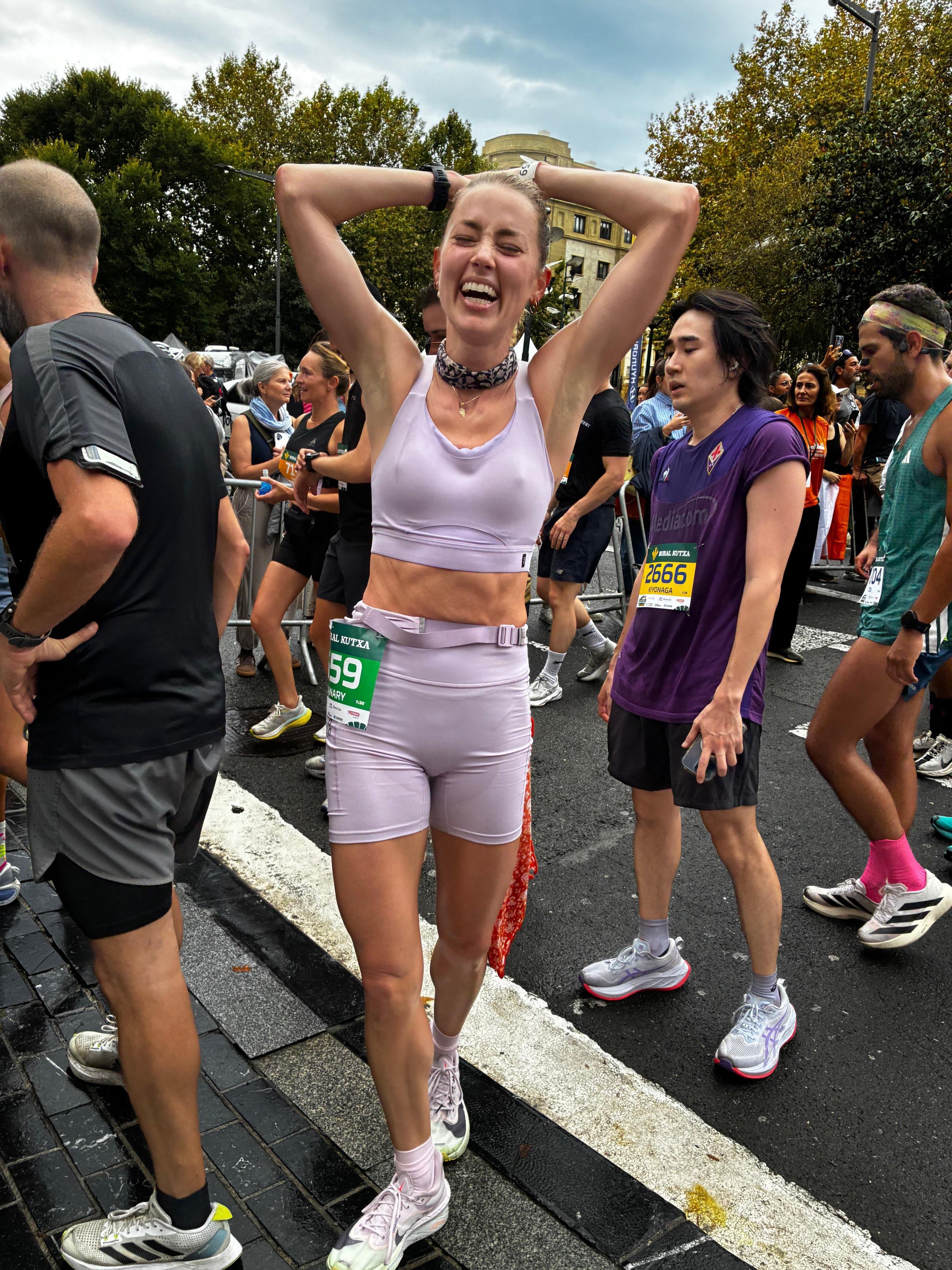 Amber Heard na meia-maratona de San Sebastian - foto: Instagram