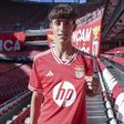 Benfica segura jovem médio