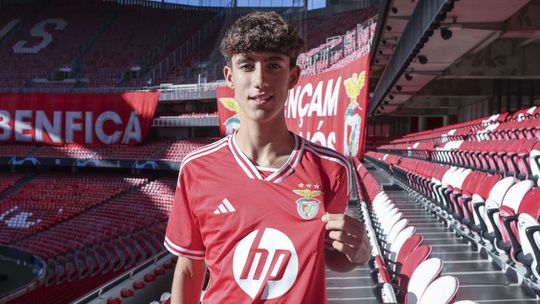 Benfica segura jovem médio