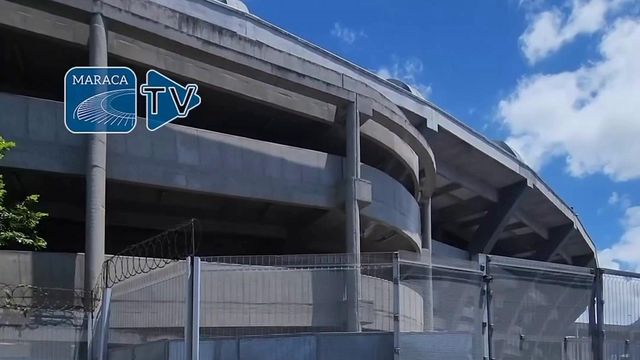 Promessas são para cumprir: adepto do Fluminense dá volta ao Maracanã de joelhos