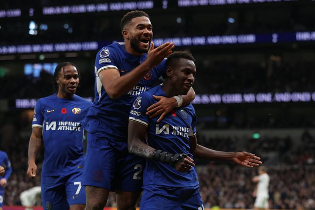 Chelsea quebra invencibilidade do Tottenham, que terminou reduzido a 9