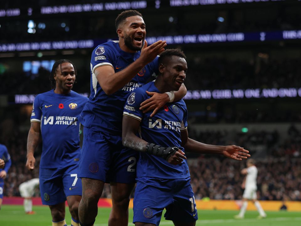 Chelsea quebra invencibilidade do Tottenham, que terminou reduzido a 9