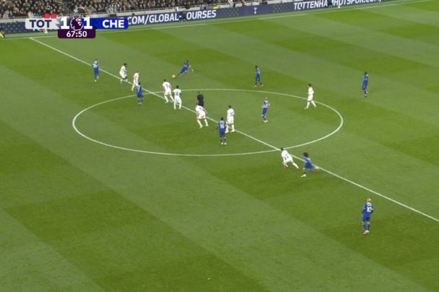 Linha defensiva subida a jogar com 9: Tottenham explica como fazer (vídeo)