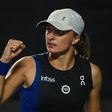 WTA Finals: Swiatek bate Sabalenka nas meias e pode ‘roubar-lhe’ número 1