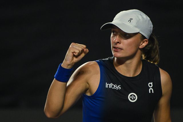 WTA Finals: Swiatek bate Sabalenka nas meias e pode ‘roubar-lhe’ número 1