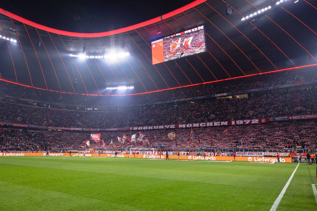 Emergência médica na bancada durante o Bayern-Benfica