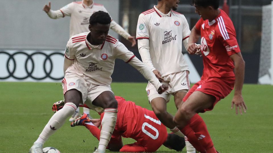 Youth League: Benfica domina a segunda parte mas só salva um ponto com o Bayern