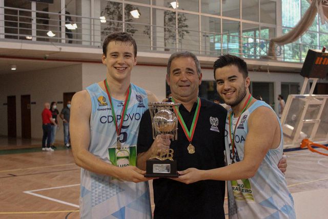 Em nome do pai, dos filhos e do CD Póvoa