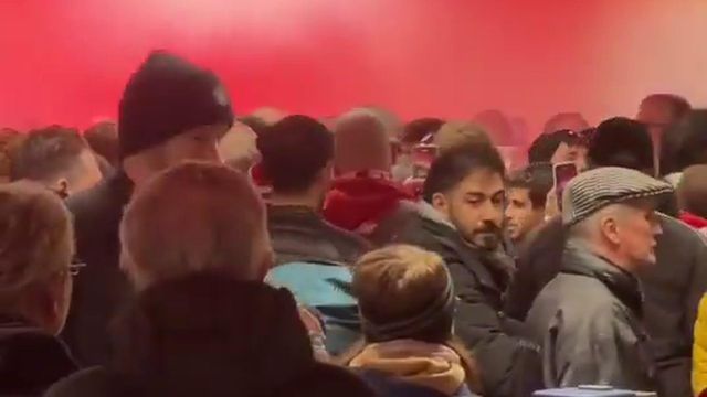 Adeptos do Benfica provocam paralisação do metro de Munique