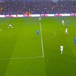 VÍDEO: lance surreal no Club Brugge-Aston Villa dá penálti
