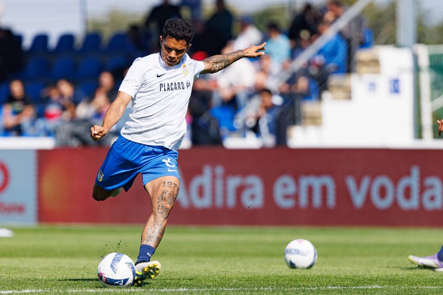 Alex Amorim em período de aquecimento no Alverca