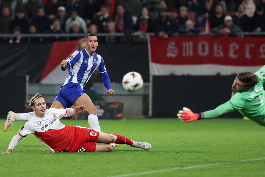 Deniz Gul viu o primeiro remate ser defendido... - Foto: Catarina Morais/KAPTA+