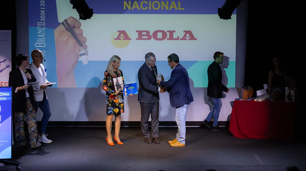 A BOLA leva 'cartão branco'