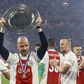 Erik ten Hag a festejar um campeonato ganho no Ajax
