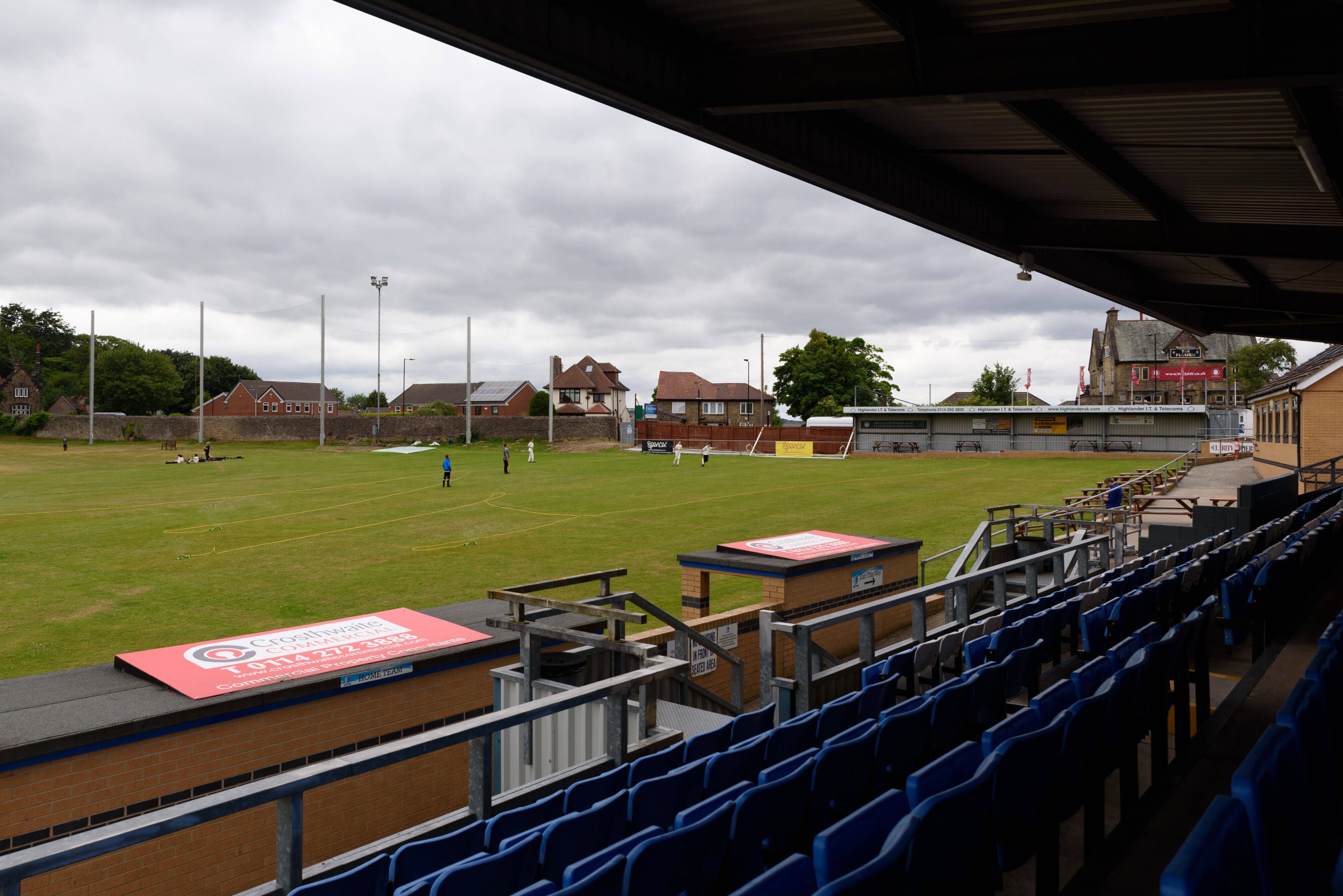Sandygate está nos livros com o título de estádio mais antigo do mundo. Construído em Sheffield, é agora casa do Hallam FC, também considera a equipa mais antiga do mundo, que dispita o campeonato amador, no oitavo nível de Inglaterra