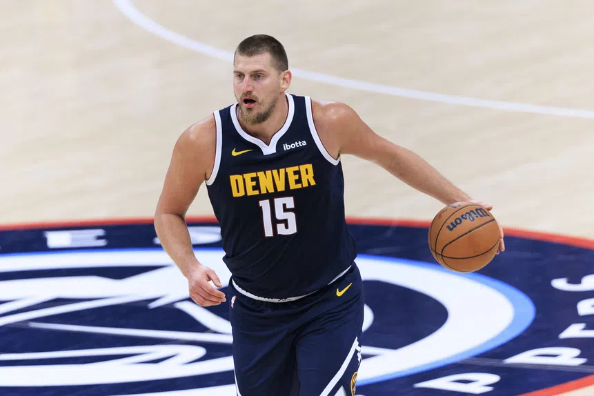 Jokic faz triplo-duplo! Heat ao tapete