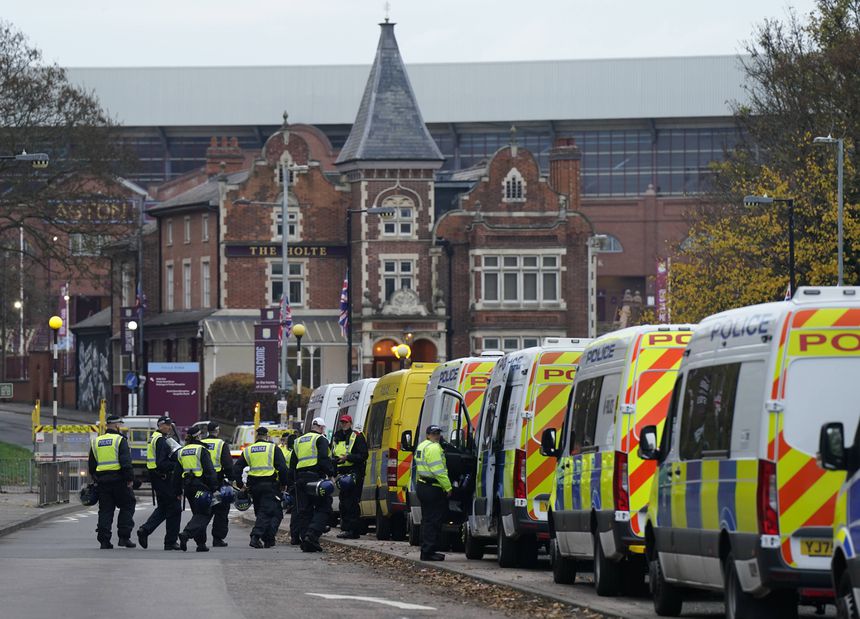 A polícia de Birmingham prepara-se para o jogo no Villa Park entre Aston Villa e Maccabi Tel Aviv